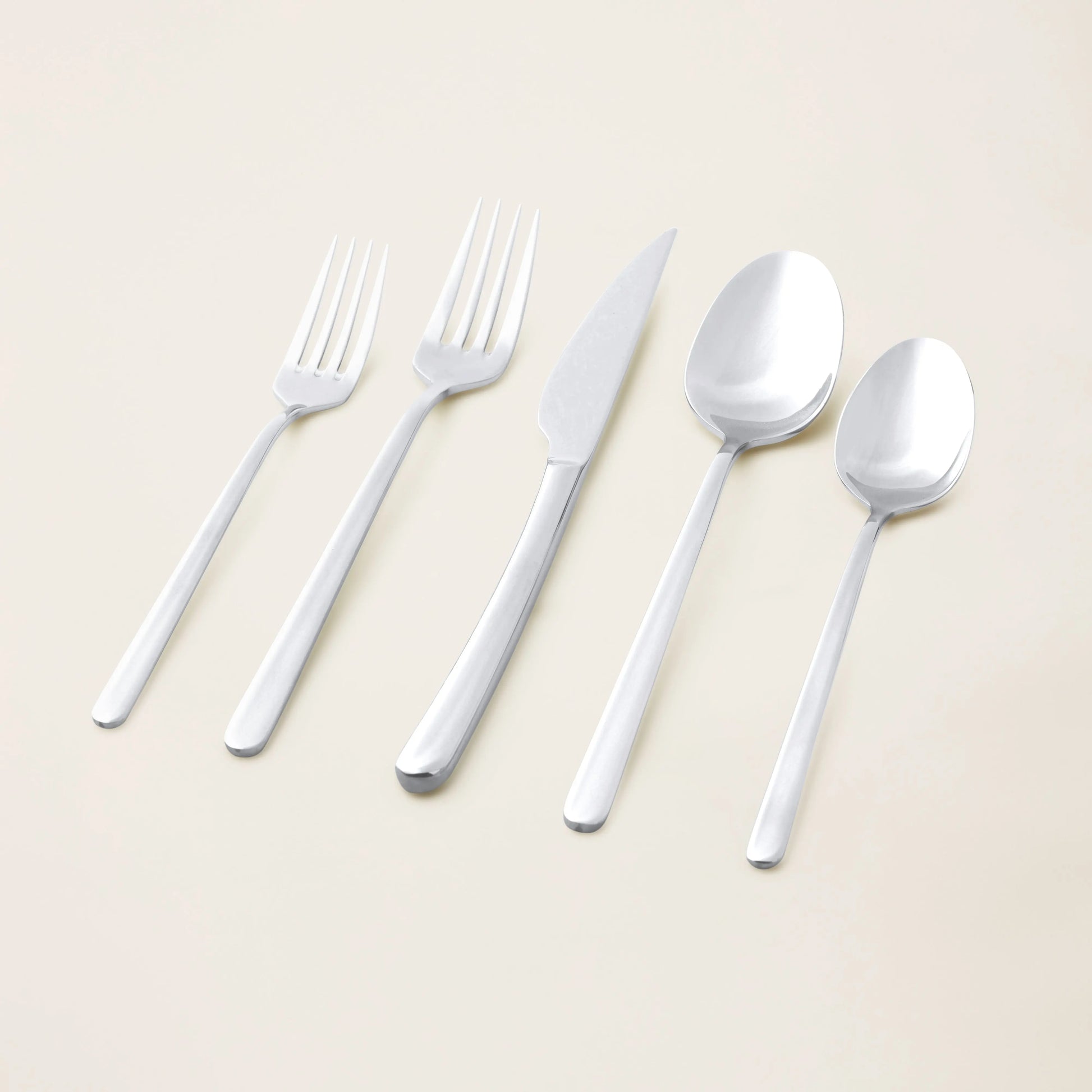 Emilia Mirror 20-Piece Flatware Set Italic