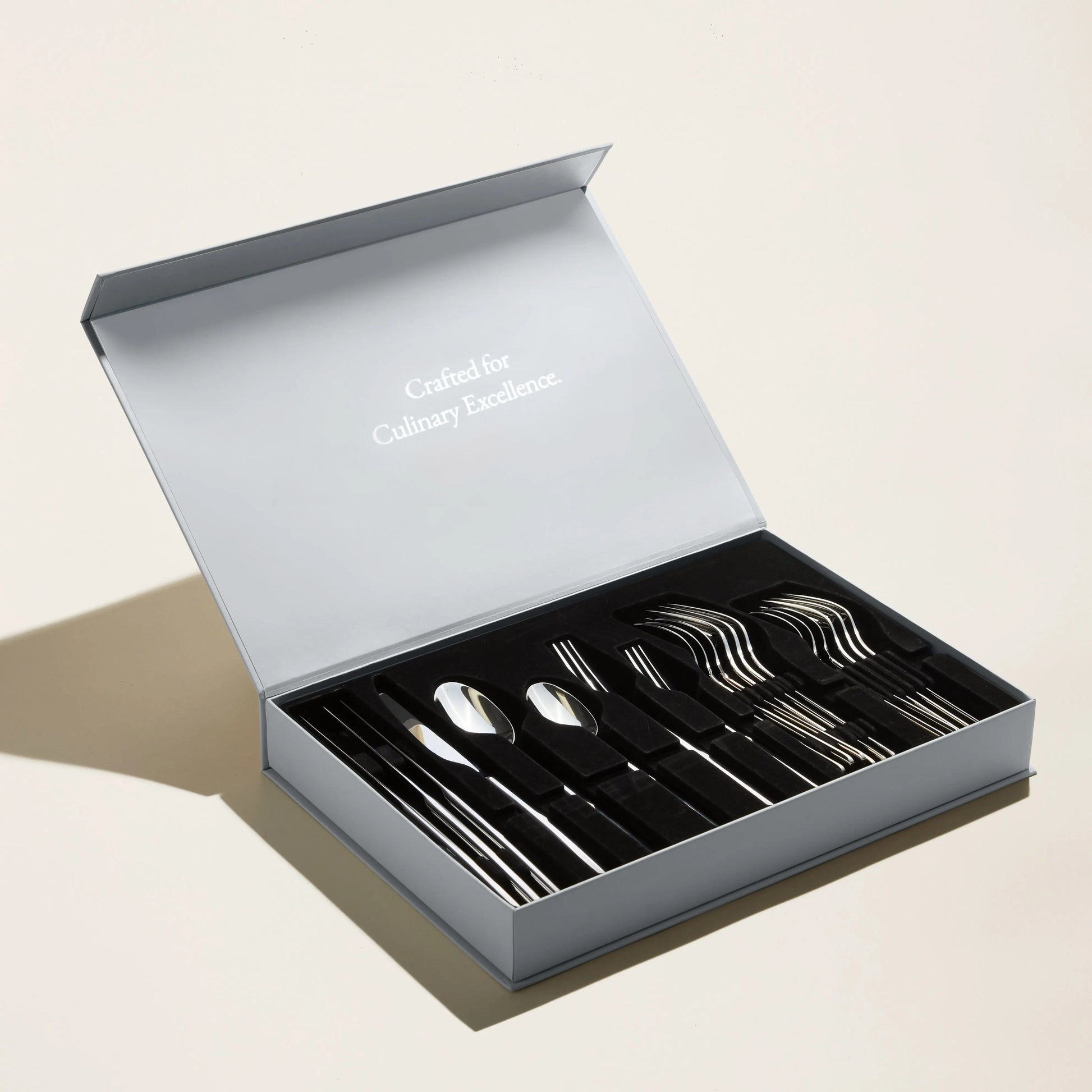 Emilia Mirror 20-Piece Flatware Set Italic