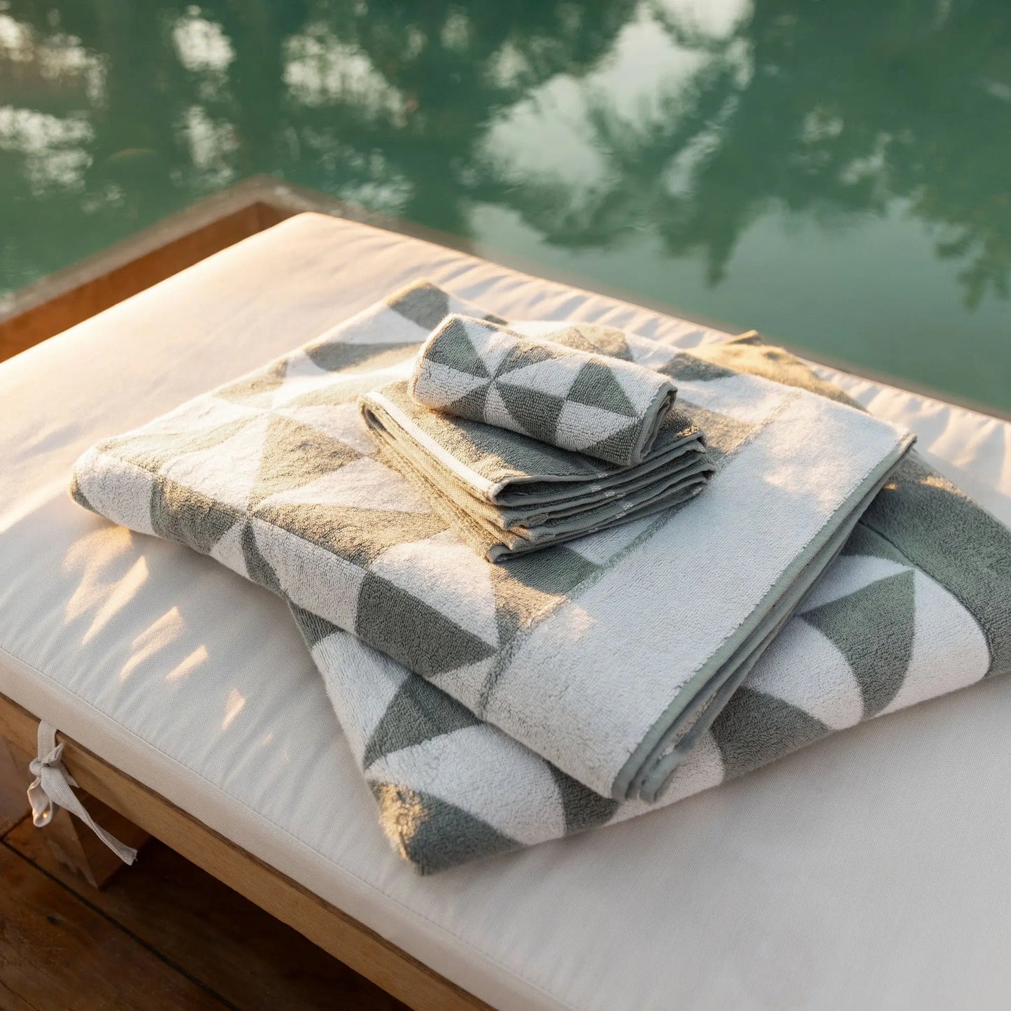 Deia Towels Italic