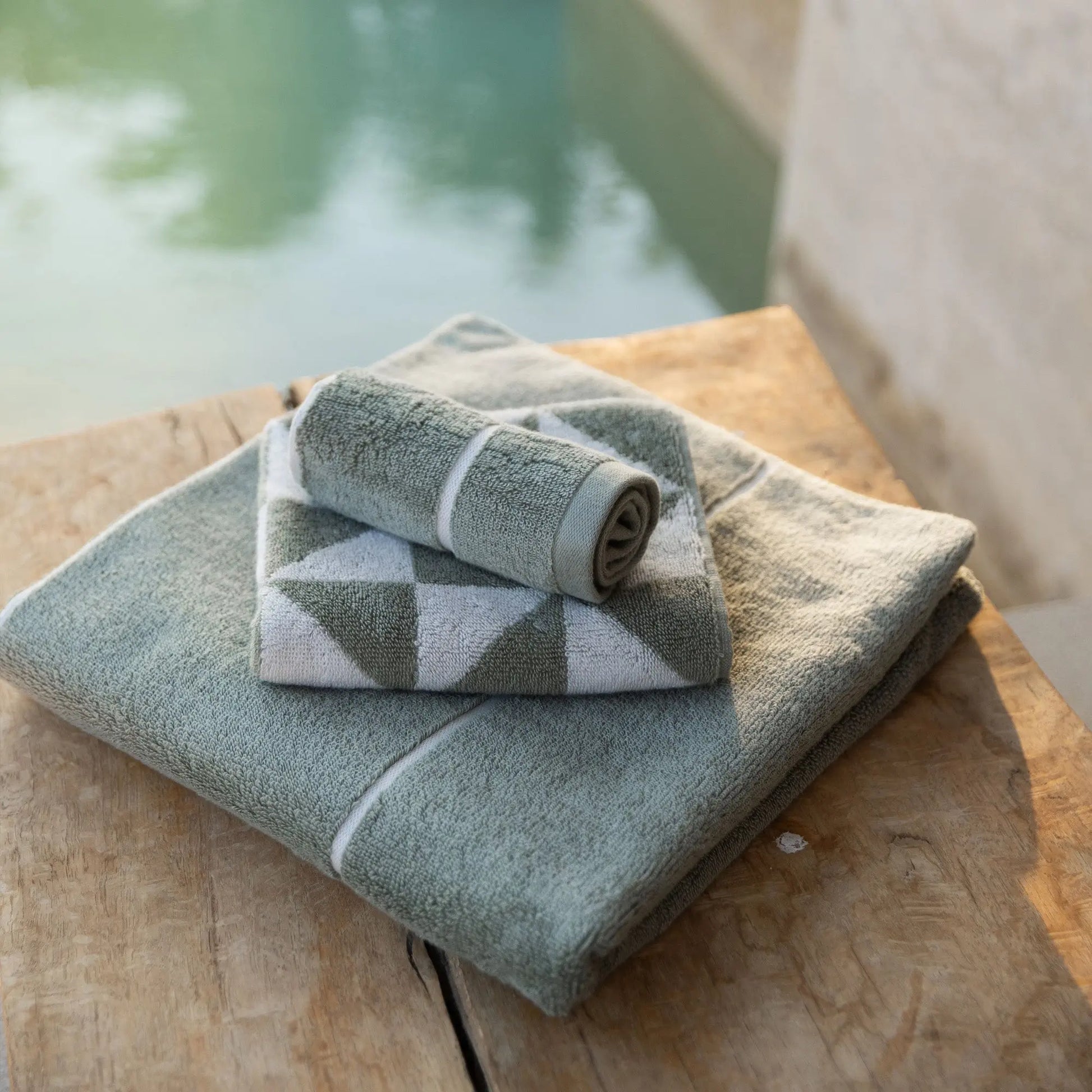 Umbra Towels Italic